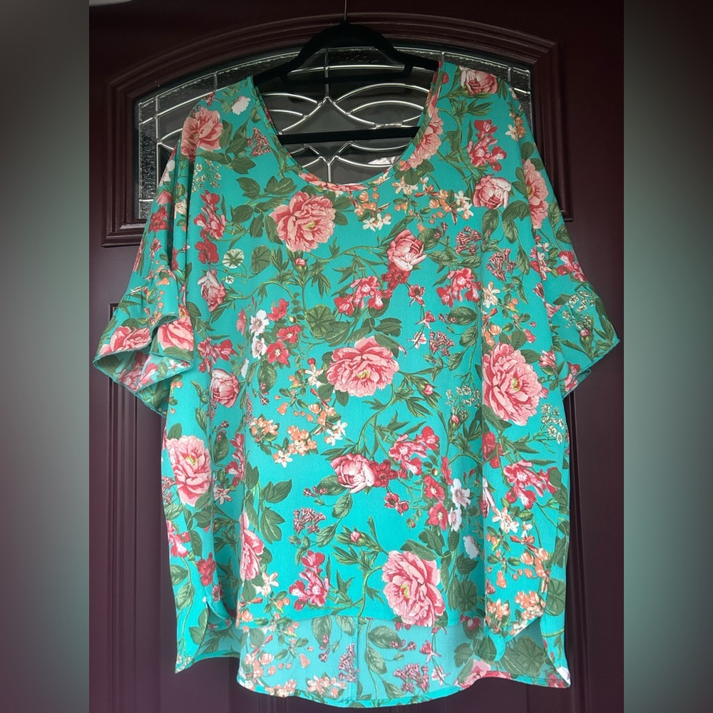 Women’s Counterparts Floral Blouse!
